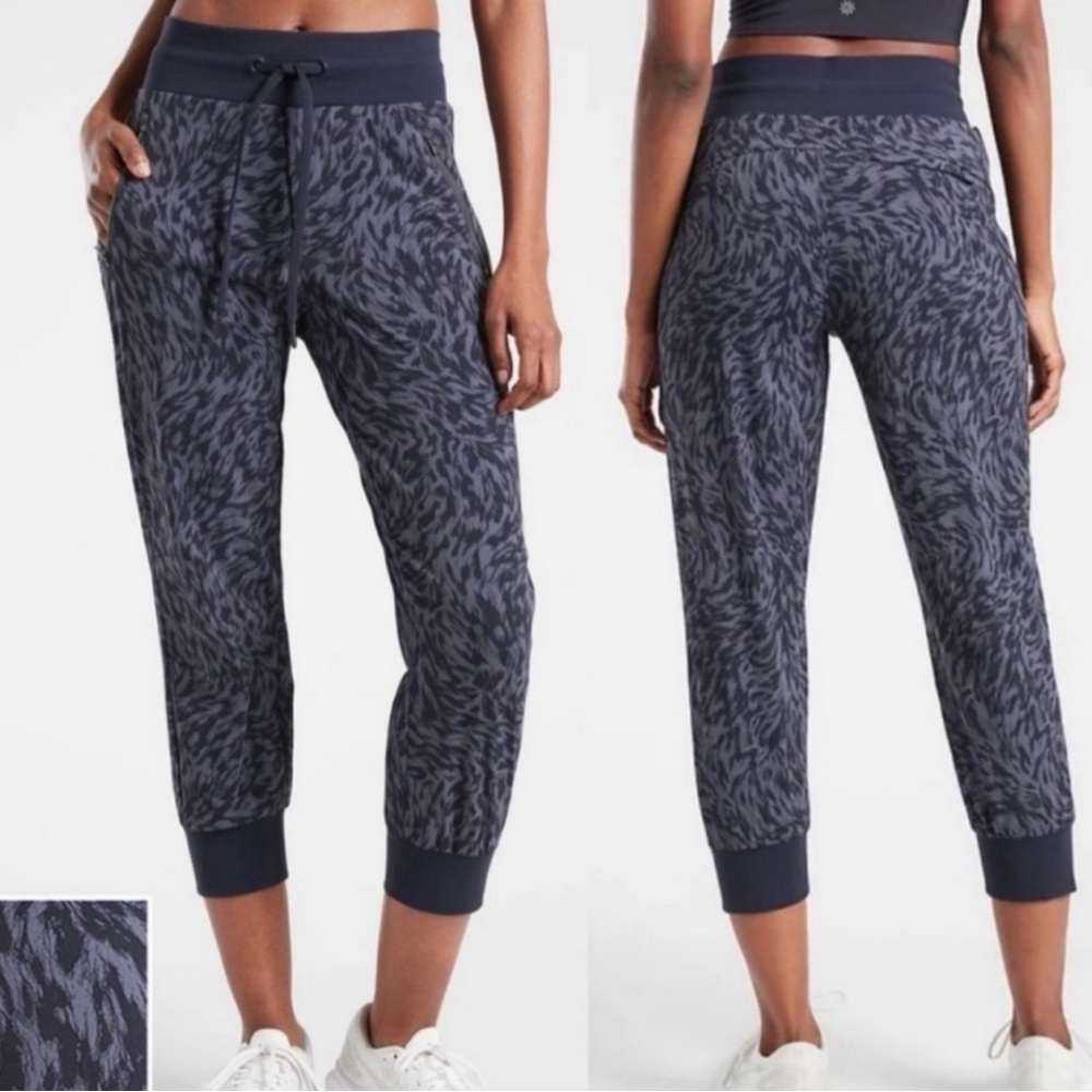 Athleta Trekkie North Printed Crop Jogger 10T B17
